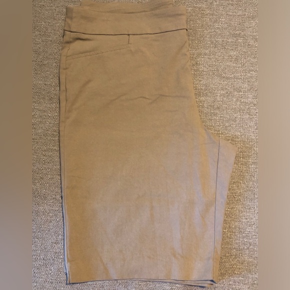 Time and Tru Pull On Khaki Shorts L (12/14) - Picture 4 of 6